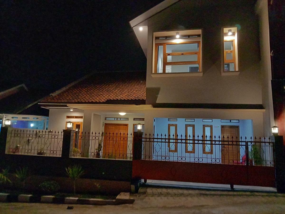 Guesthouse - Lubna Homestay Кунинган Экстерьер фото